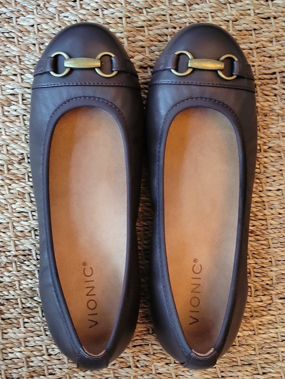 Vionic Brown Delanie Leather Flats With Rounded Toe. Size 6.5